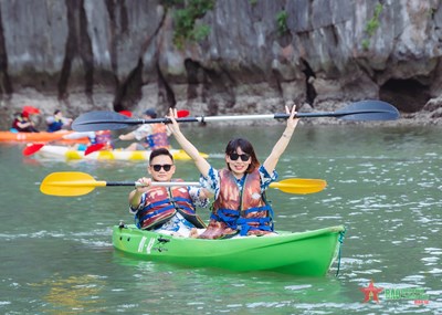 Gallery - 	Khám phá vịnh Hạ Long